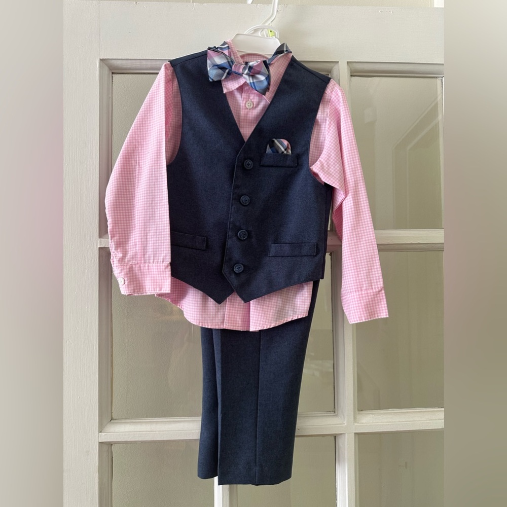 Nautica Boys Size 4. 4-piece set.
